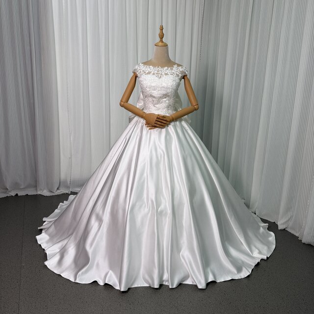 美品！ウエディングドレス リーフ刺繍 ノースリーブ 華やかなトレーン ふっくら柔らかなバックリボン 編み上げ 拳式