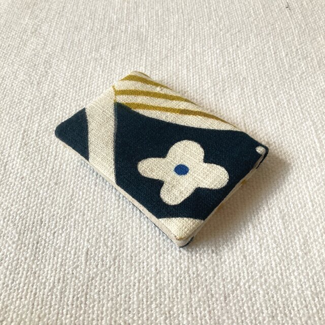 型染め カードケース「風に揺れる花」