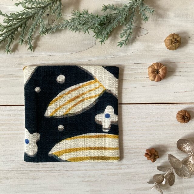 型染め コースター10センチ角「風に揺れる花」