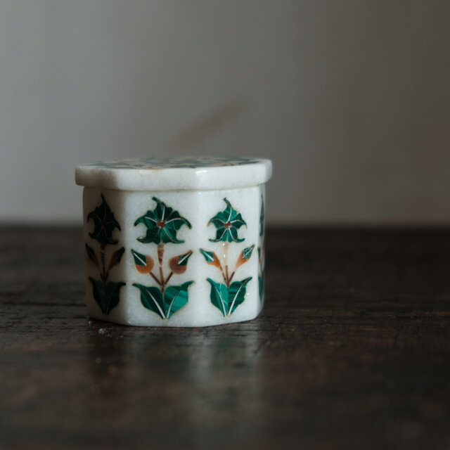 インド産◇大理石天然石象嵌細工の小物入れ インテリア 伝統工芸品 花