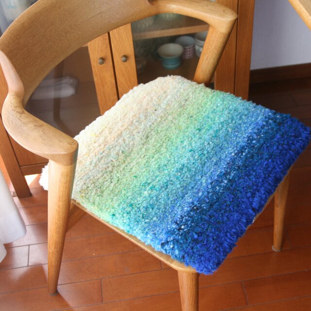 ノッティングチェアマット ホームスパン（手紡ぎ手織り）【ブルーグラデ1】