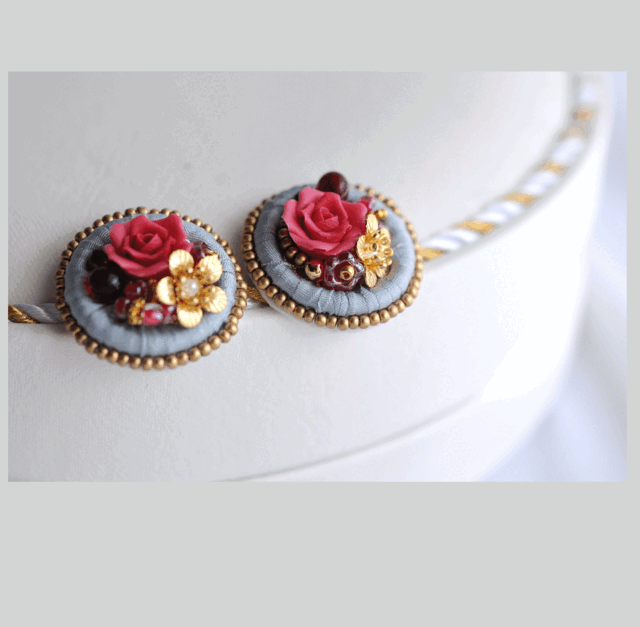 アンティークビーズ薔薇のリボン刺繍のピアス | iichi 日々の暮らしを
