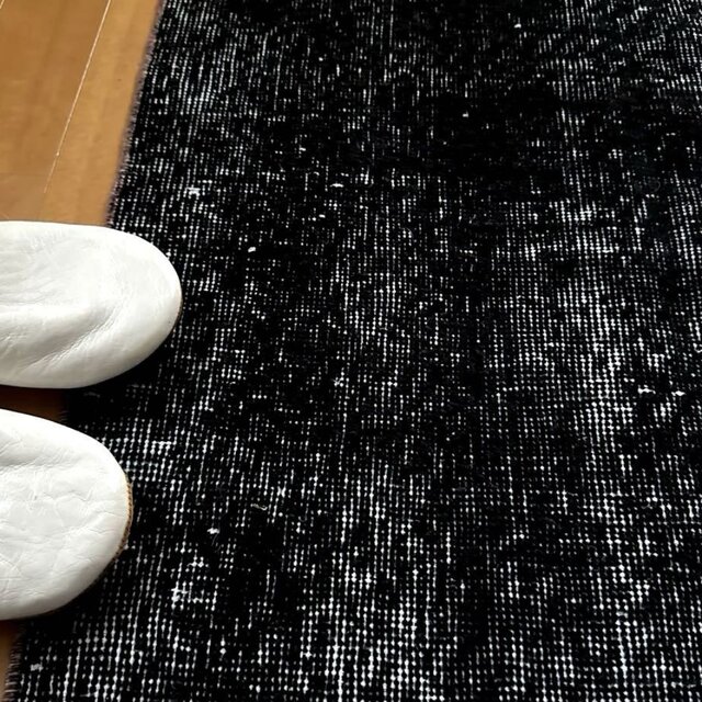 101-109×229 ブラックオーバーダイ ワンカラー トルコヴィンテージラグ