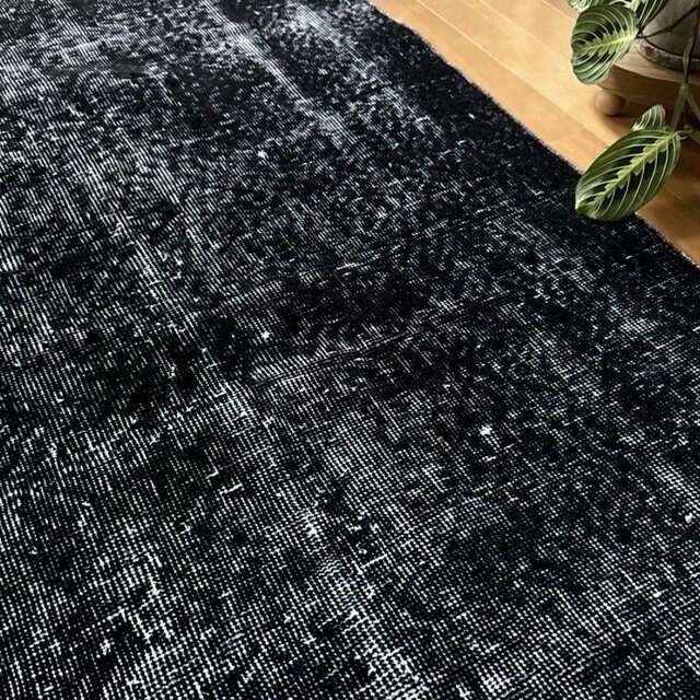 101-109×229 ブラックオーバーダイ ワンカラー トルコヴィンテージラグ
