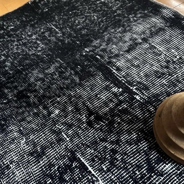 101-109×229 ブラックオーバーダイ ワンカラー トルコヴィンテージラグ