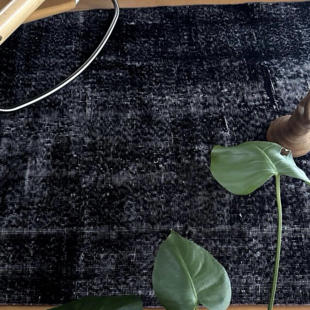 101-109×229 ブラックオーバーダイ ワンカラー トルコヴィンテージラグ