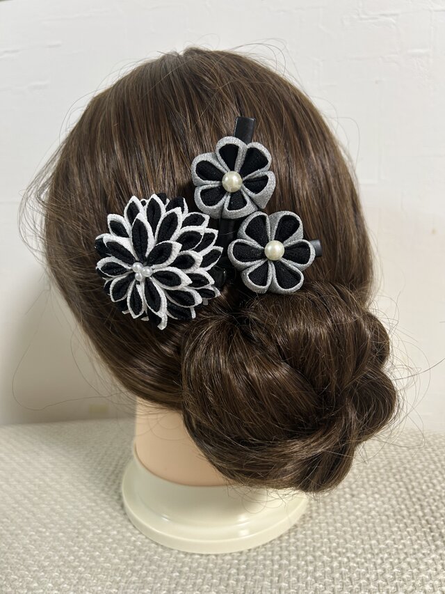 白黒ちりめんのつまみ細工髪飾りセット（Monochrome Tsumami Kanzashi Hair Ornaments）