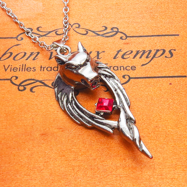 立体的な狼（ウルフ）ヘッドのペンダントネックレス レッドビーズ パンク ロック メンズ レディーズ 長さ調整可 アジャスター可