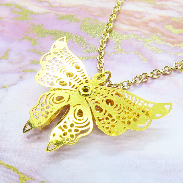 ゴールドカラー バタフライ ペンダント ネックレス 繊細なつくりで立体