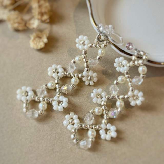 揺れるお花のピアス/イヤリング