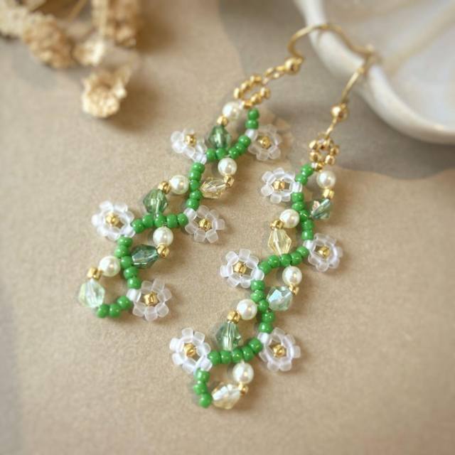 揺れるお花のピアス/イヤリング