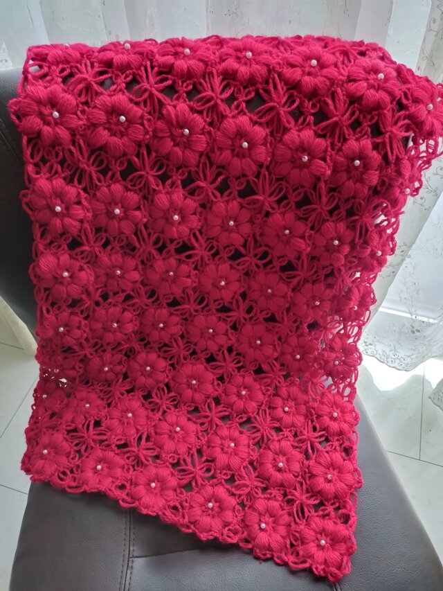ブランケット 膝掛け モチーフ 花 柄 模様 パール 赤 レッド 手編み 編み物 編み