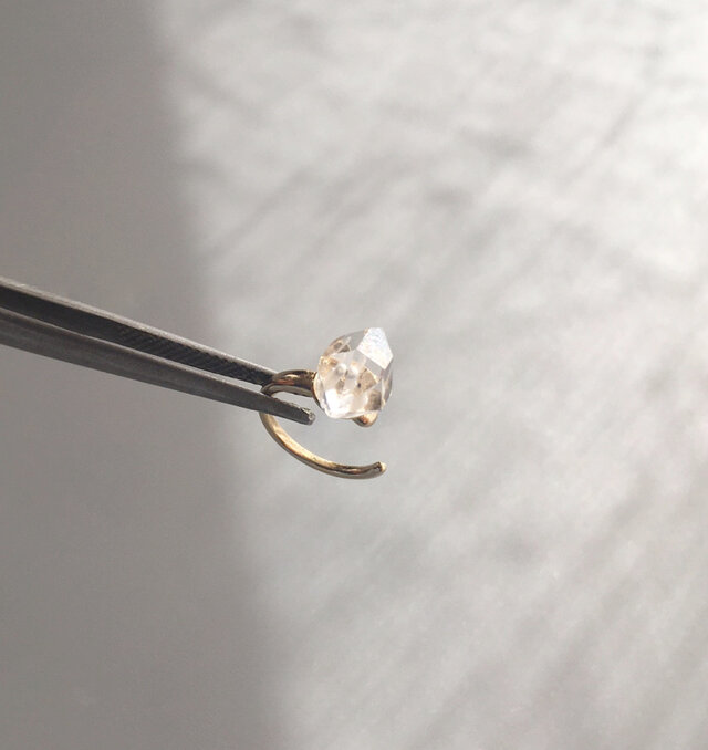 当店人気シリーズの追加色 冬に合うクリアハーキマーダイヤモンドクォーツのイヤーカフプチクリスマス用ギフト