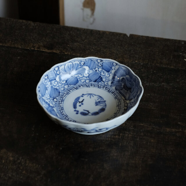 線描きで可愛い◇伊万里　花唐草文線描き膾皿　antiques/骨董　松竹梅　丁寧な暮らし　明治期