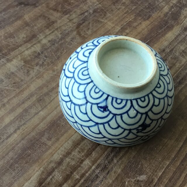 小茶碗 波うさぎ | iichi 日々の暮らしを心地よくするハンドメイドや