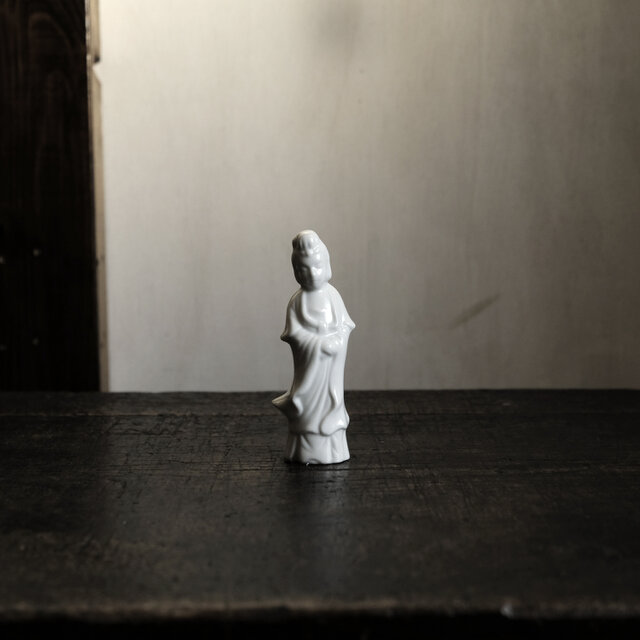 白で素敵◆白磁の観音像　インテリアオブジェ　ビンテージ　輸出用　レトロ　昭和期