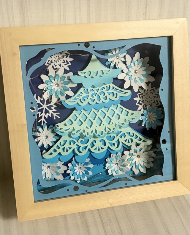 ライト付き立体切り絵】クリスマスツリーのペーパーアートフレーム