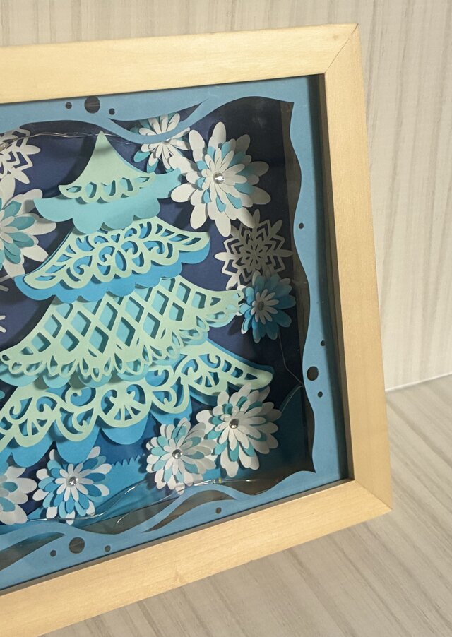 ライト付き立体切り絵】クリスマスツリーのペーパーアートフレーム