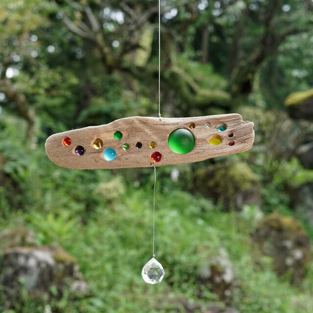 お部屋の中に太陽を　 流木とサンキャッチャー&モビール　窓の装飾 　ガラス玉　クリスタルプリズム　ビーチスタイル　７２