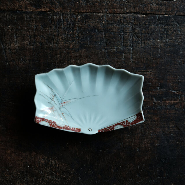 扇子の形状◆竹と笹の葉。青磁赤絵金彩刺身皿 　長方皿　花唐草　古民家　昭和初期