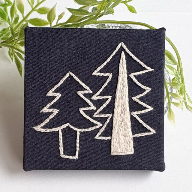 北欧風もみの木の刺繍パネル(hokuo）#429