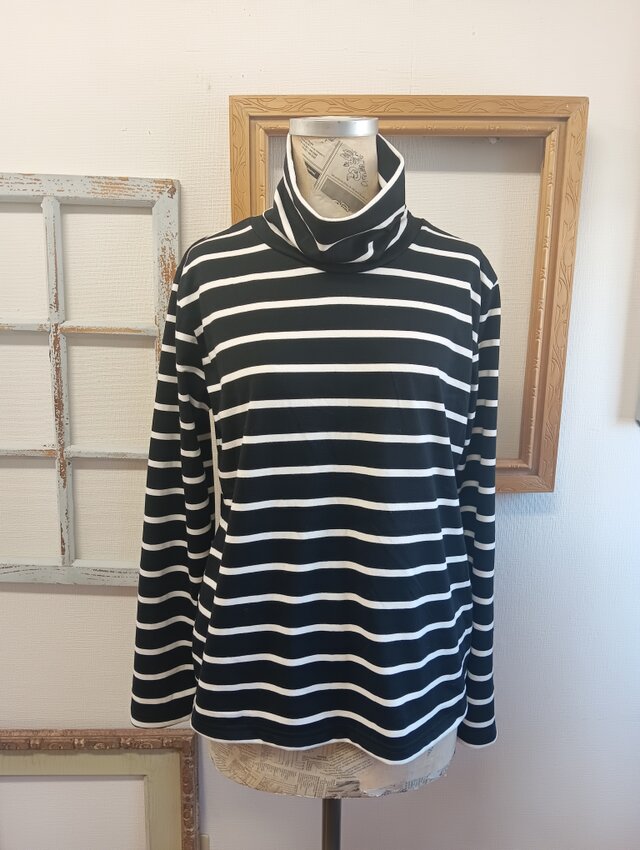 大人タートル❤️ボーダー柄首ゆったりタートルネックトップス　黒白（サイズL）