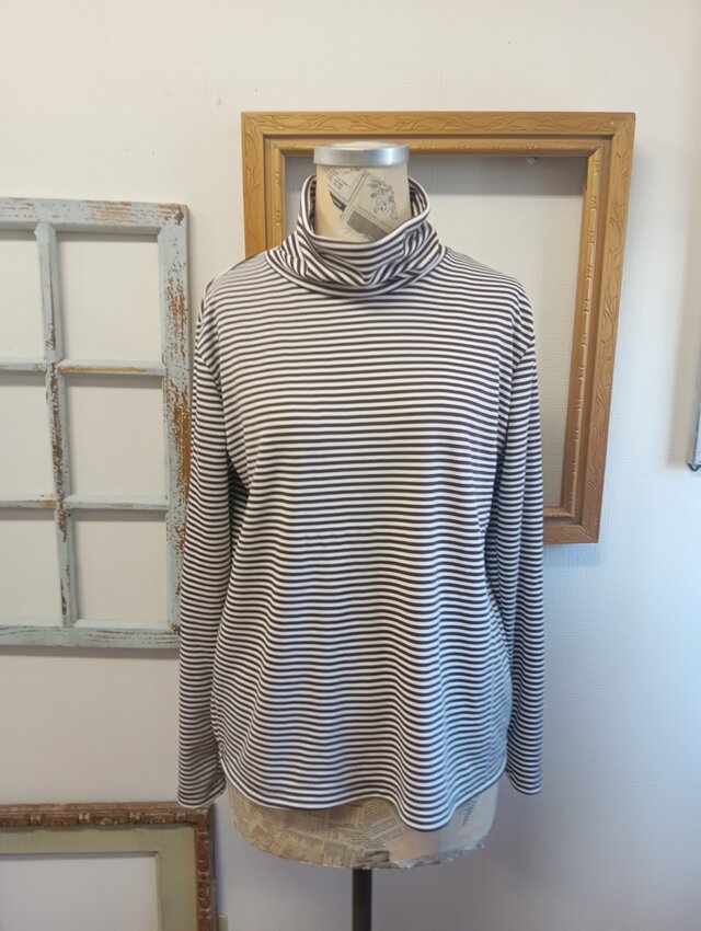大人タートル❤️ボーダー柄首ゆったりタートルネックトップス　白茶（サイズL）のコピーのコピー