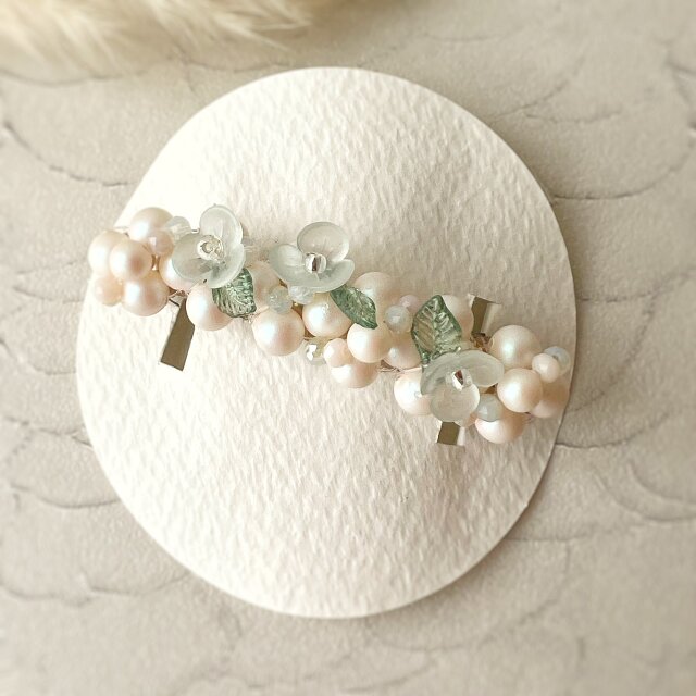 偏光パールと白いお花のバレッタ