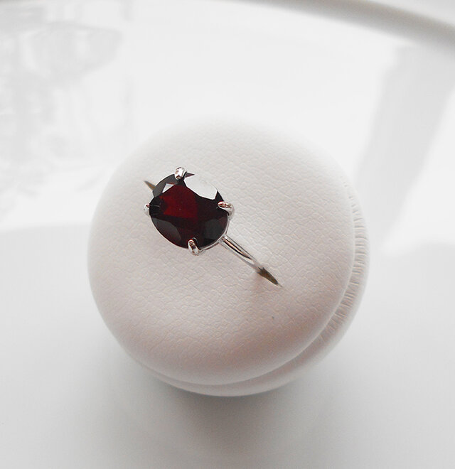ダークカラーのモザンビークガーネットリング