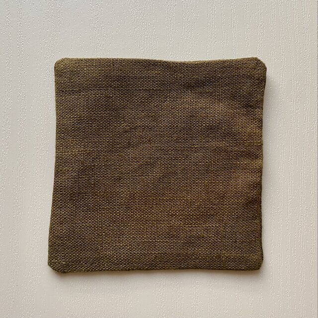 リネンの端切れから生まれたコースター①