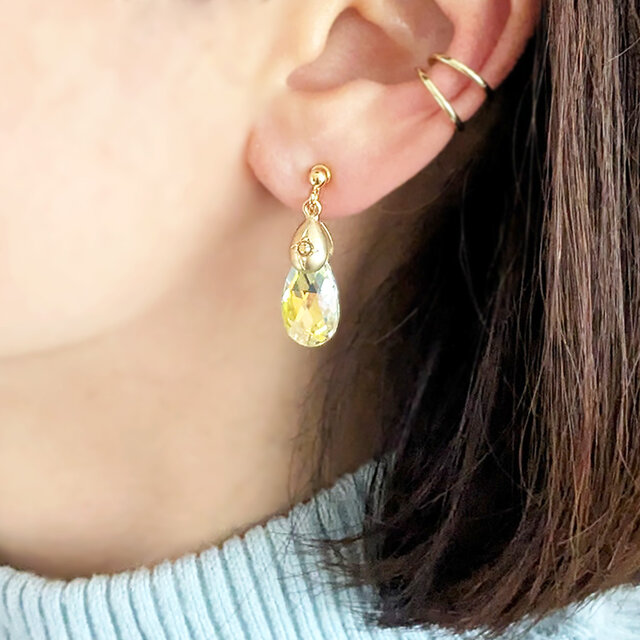 SUS316イヤリング[Crystal shine/Gold]サージカルステンレス 雫 ペアシェイプ クリスタルガラス 金アレ