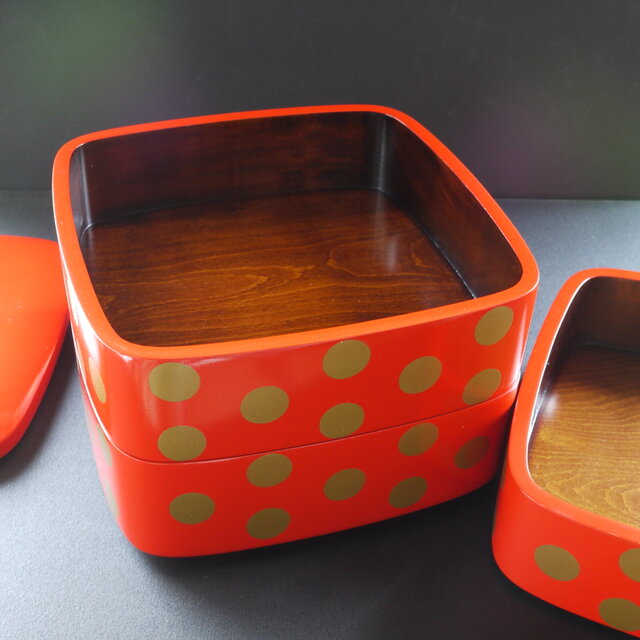 漆塗りの3段重箱・多色デザイン 漆】三段重箱「ドットパターン」《送料無料》 | iichi 日々の暮らしを