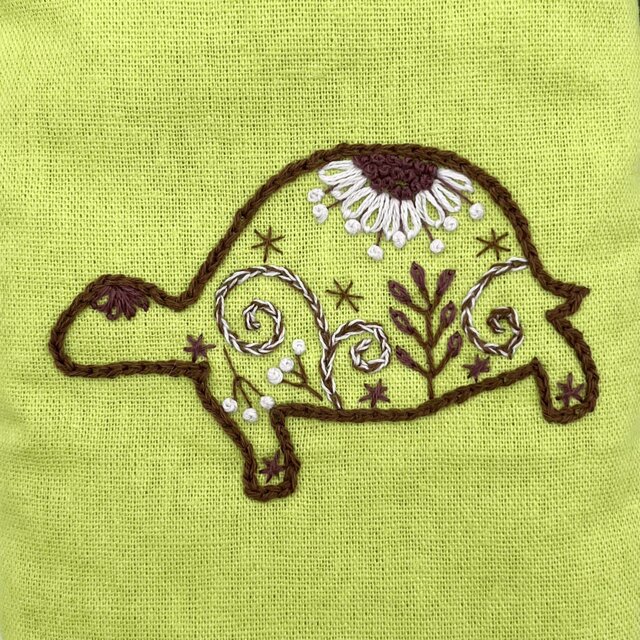 手刺繍スマホショルダー花カメ | iichi 日々の暮らしを心地よくする