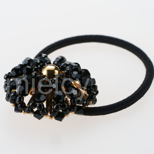 ビーズヘアアクセサリー「花」（黒金×多面） | iichi 日々の暮らしを