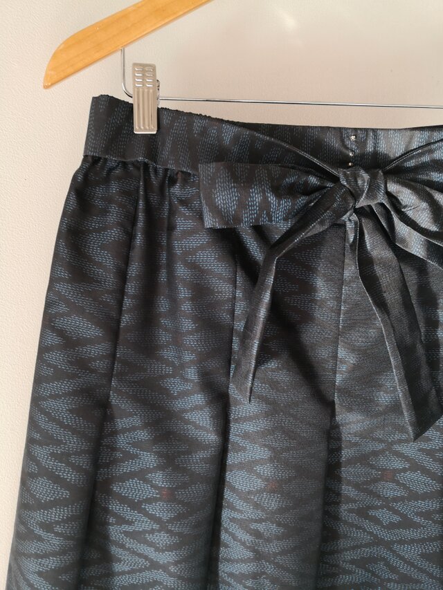 ギャザー大島紬（濃紺地松皮菱　7マルキ泥染）裏地あり