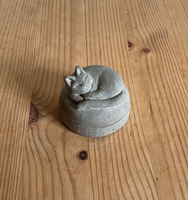 グレーの猫の香合