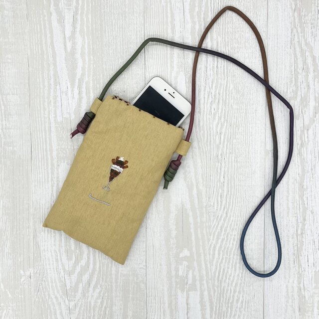 手刺繍スマホショルダーパフェ