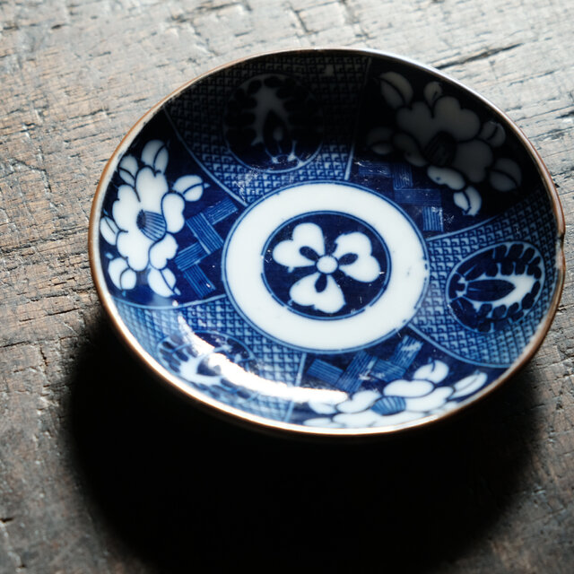 桐の花と牡丹◇骨董のある暮らしに。時代物 花文印判小皿 骨董