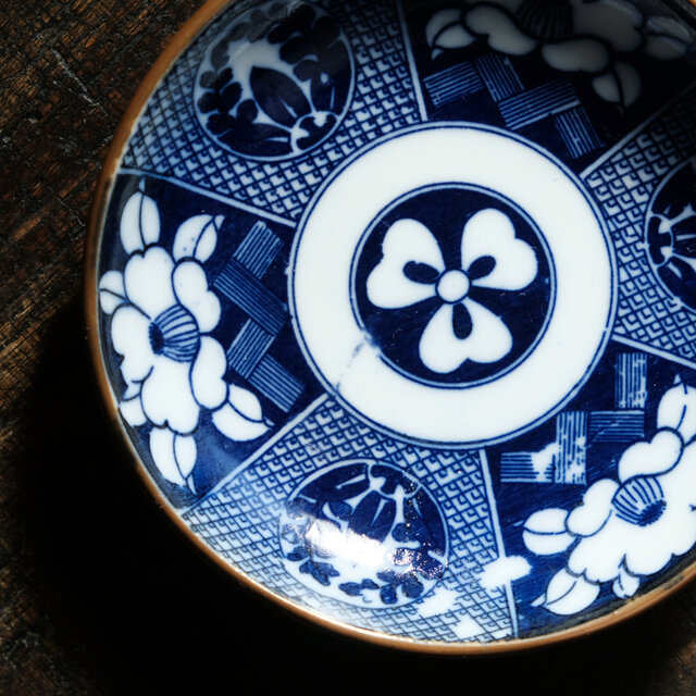 桐の花と牡丹◇骨董のある暮らしに。時代物 花文印判小皿 骨董