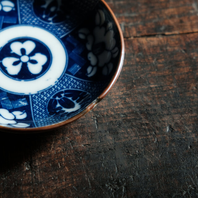桐の花と牡丹◇骨董のある暮らしに。時代物 花文印判小皿 骨董