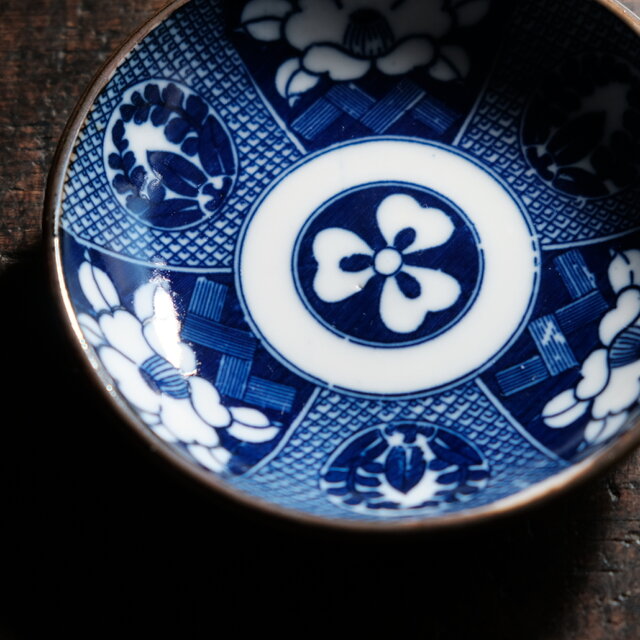 清朝　時代　青白磁 花柄 丸型皿　骨董品保証 桐の花と牡丹◇骨董のある暮らしに。時代物 花文印判小皿 骨董