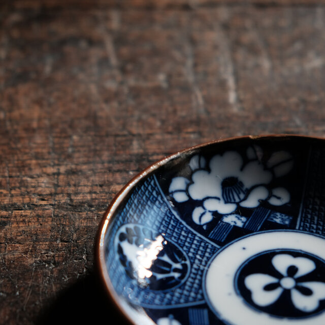 桐の花と牡丹◇骨董のある暮らしに。時代物 花文印判小皿 骨董
