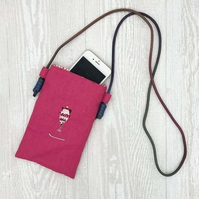 手刺繍スマホショルダーパフェ