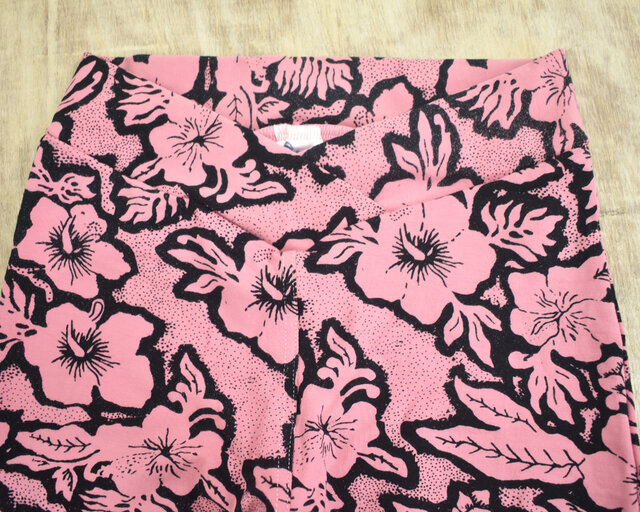 美品⭐︎PEARLY GATES ストレッチパンツ ハイビスカス柄 レディース 極上の穿き心地！ハイビスカス柄のストレートストレッチロングパンツ