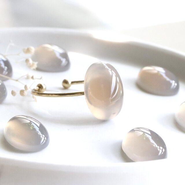 大粒グレーオニキスのフリーリング シックで洗練された手元に ゴールド/シルバー --Elegant in Gray--