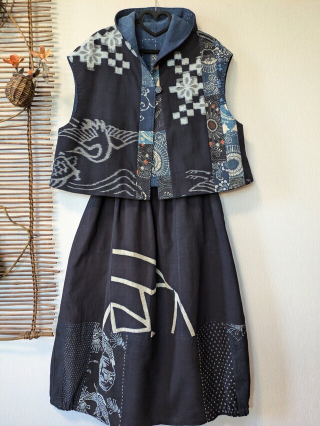 国産(*^^*)丹後縮緬漆黒♥古布アレンジミニベスト 大島紬古布 国産 丹後縮緬♥漆黒 古布リメイクミニベスト 大島紬アレンジ 丹後縮緬