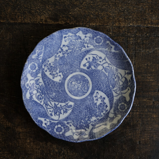 細かな柄で素敵◆見込みに向かい鳳凰。時代物　花文印判七寸中皿　骨董/antiques　丁寧な暮らしに。古民家　明治~大正期