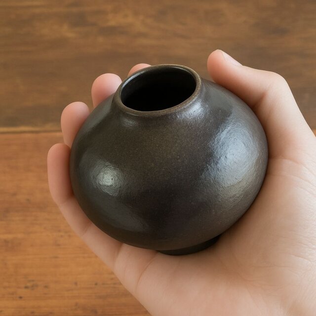 黒泥土丸花入｜一輪挿し ミニ花入 ミニミニ花瓶 ミニミニ花入 花入れ