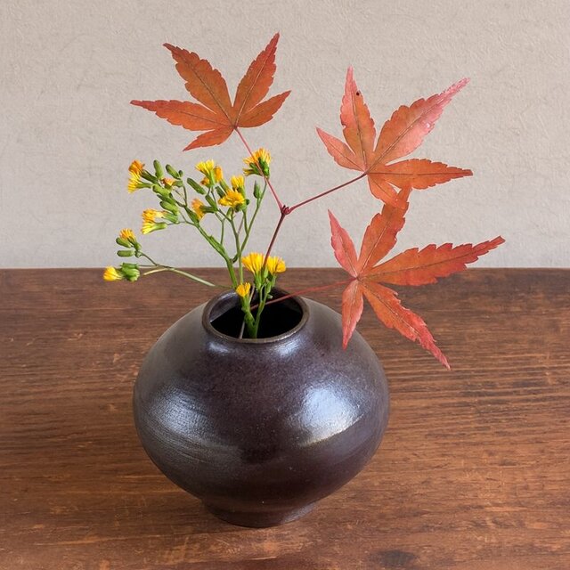 黒泥土丸花入｜一輪挿し ミニ花入 ミニミニ花瓶 ミニミニ花入 花入れ