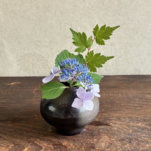 黒泥土丸花入｜一輪挿し ミニ花入 ミニミニ花瓶 ミニミニ花入 花入れ